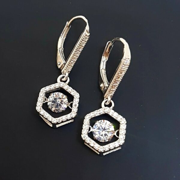 NAUSNICE DANCING STONE